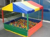 PISCINA DE BOLINHAS FORMATO CASINHA